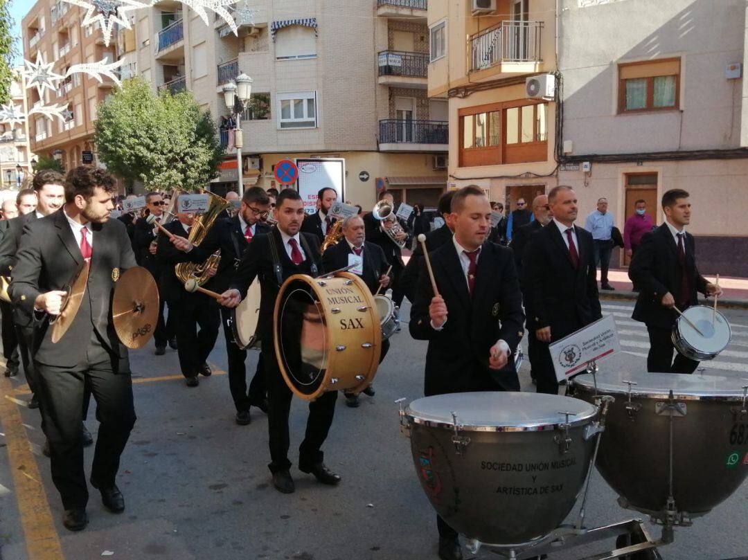 Pasacalles de la banda de la Unión Musical de Sax 