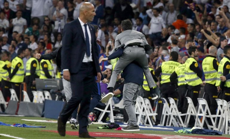 Luis Enrique celebra el gol de la victoria