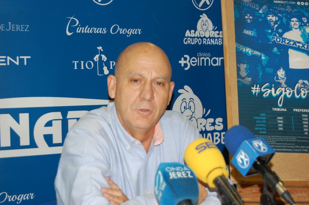 Juan Bellido durante una rueda de prensa en Chapín  