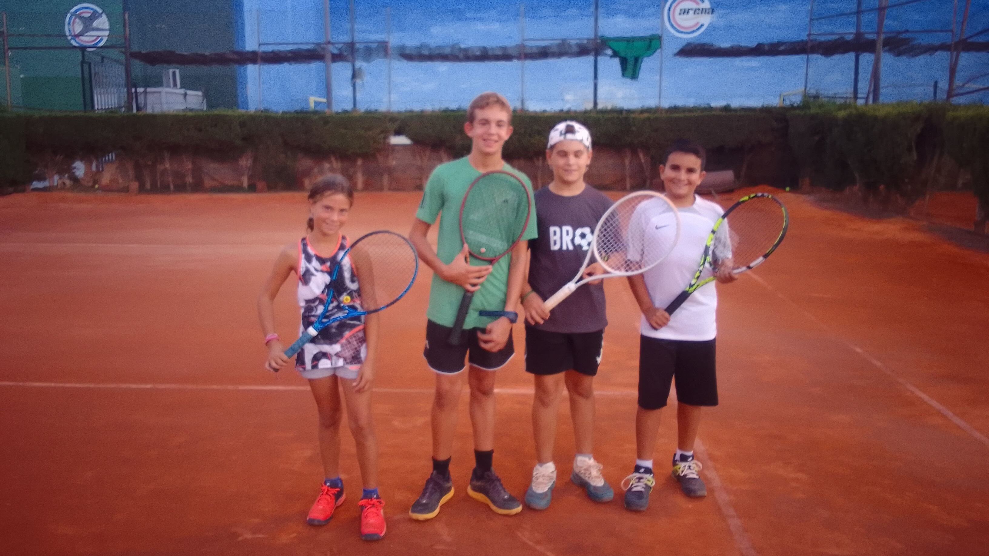 Jóvenes tenistas del Club de Campo de Elda