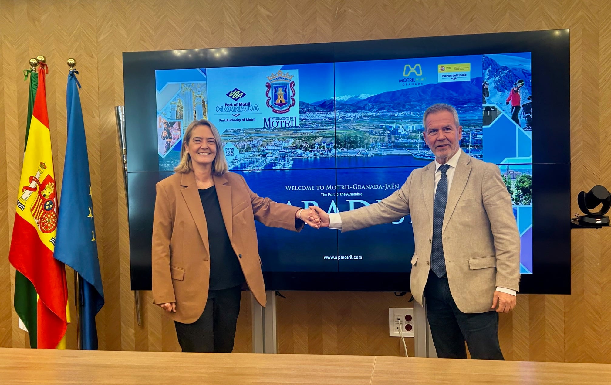 El presidente de la Autoridad Portuaria, José García Fuentes y la alcaldesa de Motril, Luisa García Chamorro presentan la temporada de cruceros de 2026