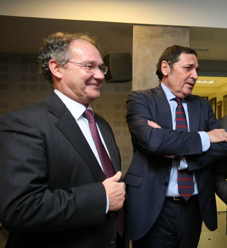 El presidente del Colegio de Médicos de Valladolid y el Consejero de Sanidad de Castilla y León