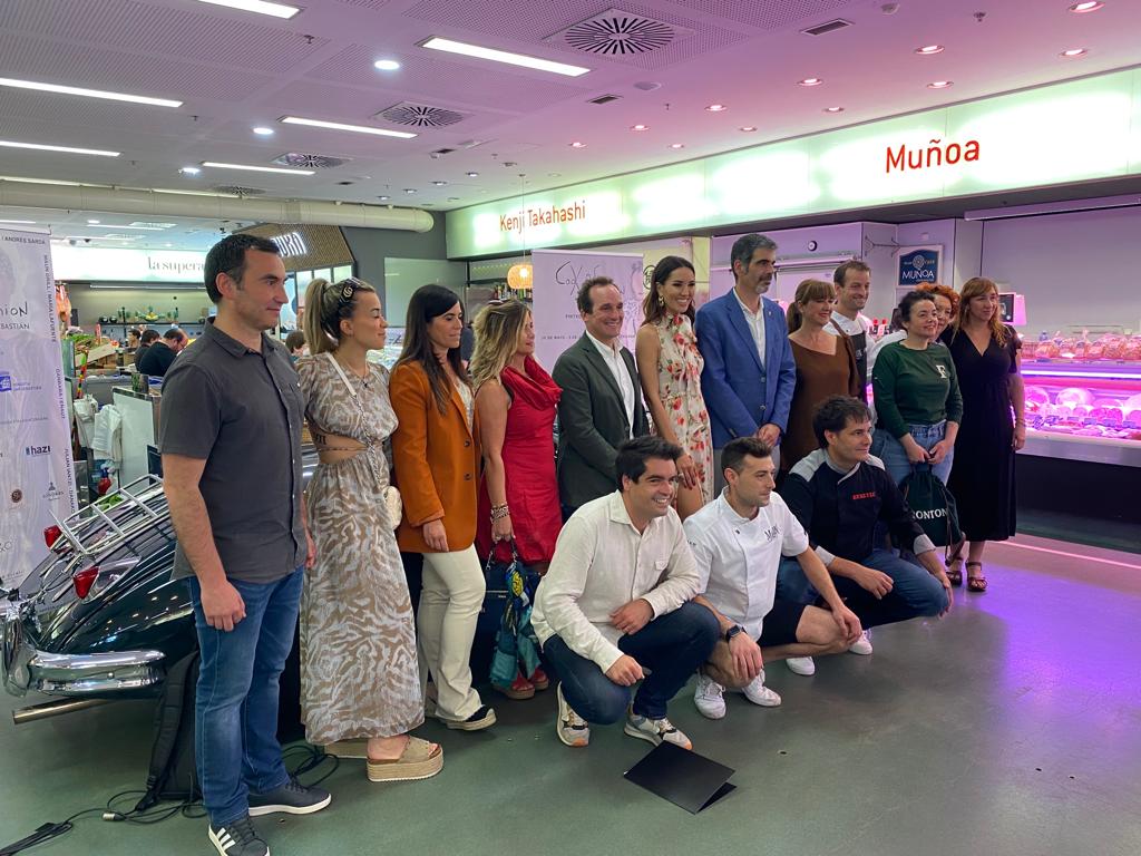 El evento Cook & Fashion, que une moda con gastronomía y que se celebrará en el museo San Telmo el próximo 2 de junio, se ha presentado este miércoles en el Mercado San Martín de Donostia