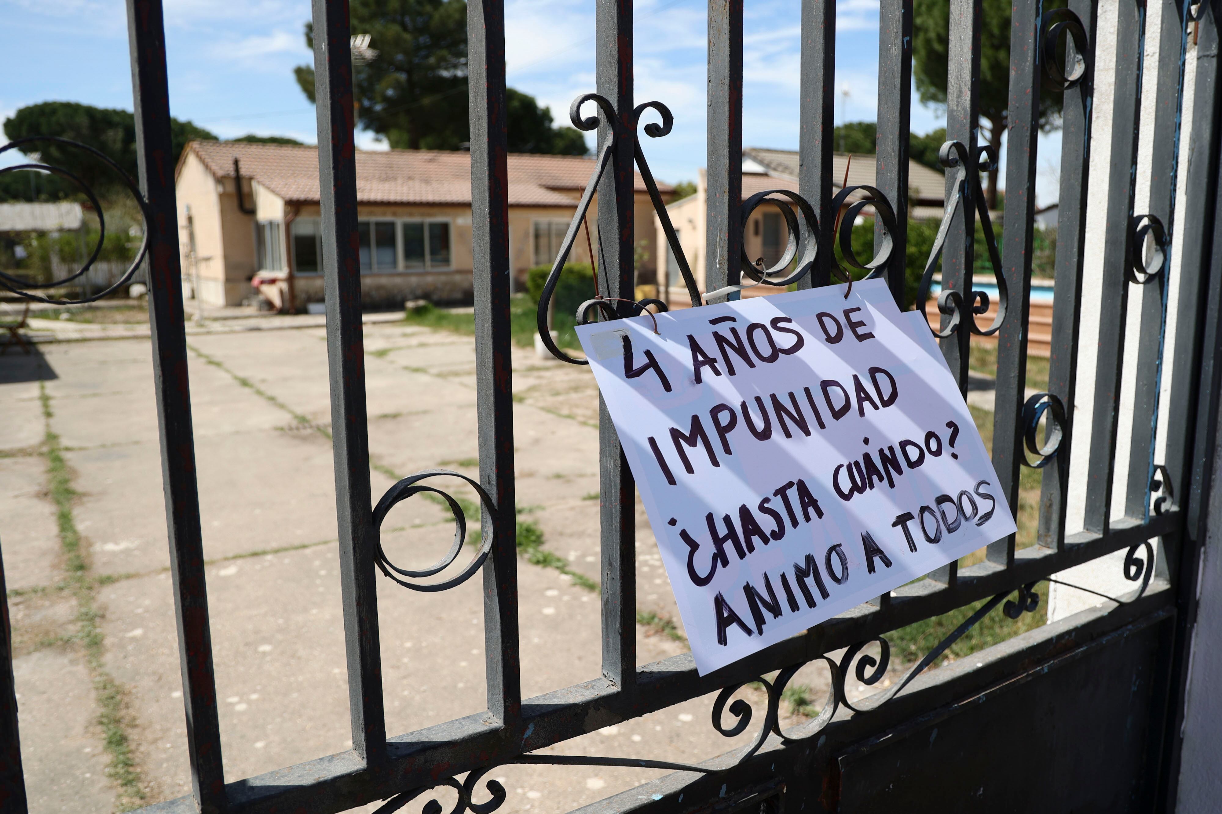 Vista del exterior del chalé que fue de la familia del único investigado en el caso de la muerte de Esther López