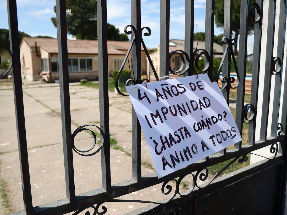 Acaba el registro en el chalé de la familia del único investigado en el caso Esther López