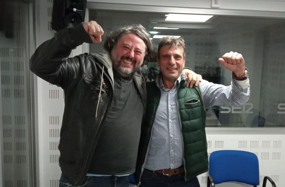 Carlos Lanza (izquierda) y Diego Rodríguez, celebrando que &quot;Bares qué lugares&quot; recibirá un Premio Ondas un año de estos