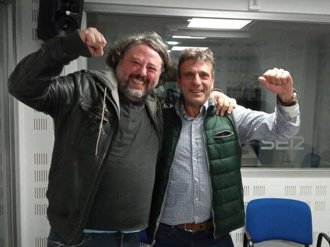 Carlos Lanza (izquierda) y Diego Rodríguez, celebrando que "Bares qué lugares" recibirá un Premio Ondas un año de estos