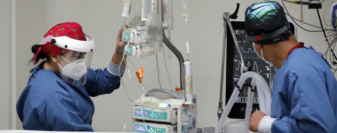 Profesionales sanitarios en un hospital.