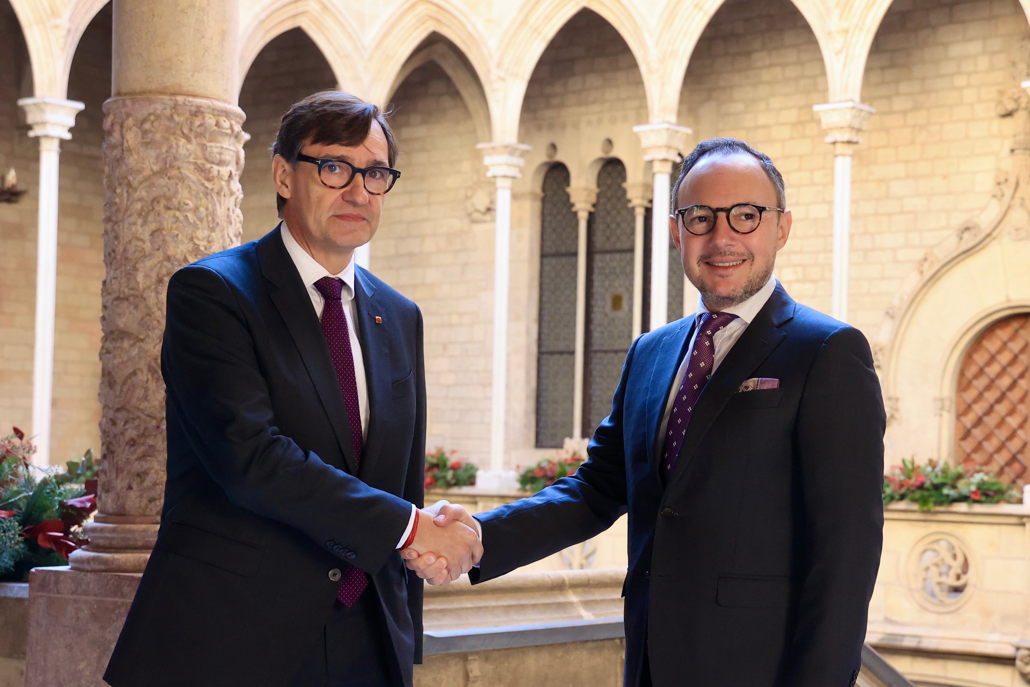 El cap de Govern, Xavier Espot, ha visitat el president de la Generalitat de Catalunya, Salvador Illa, en la primera reunió oficial  entre tots dos.