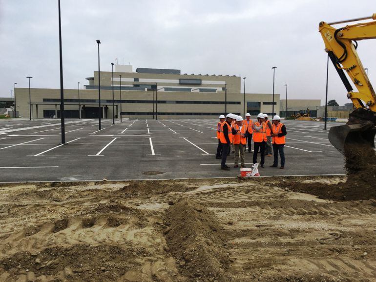 Las nuevas obras de saneamiento han comenzado este jueves, en el entorno del Hospital de La Línea. 