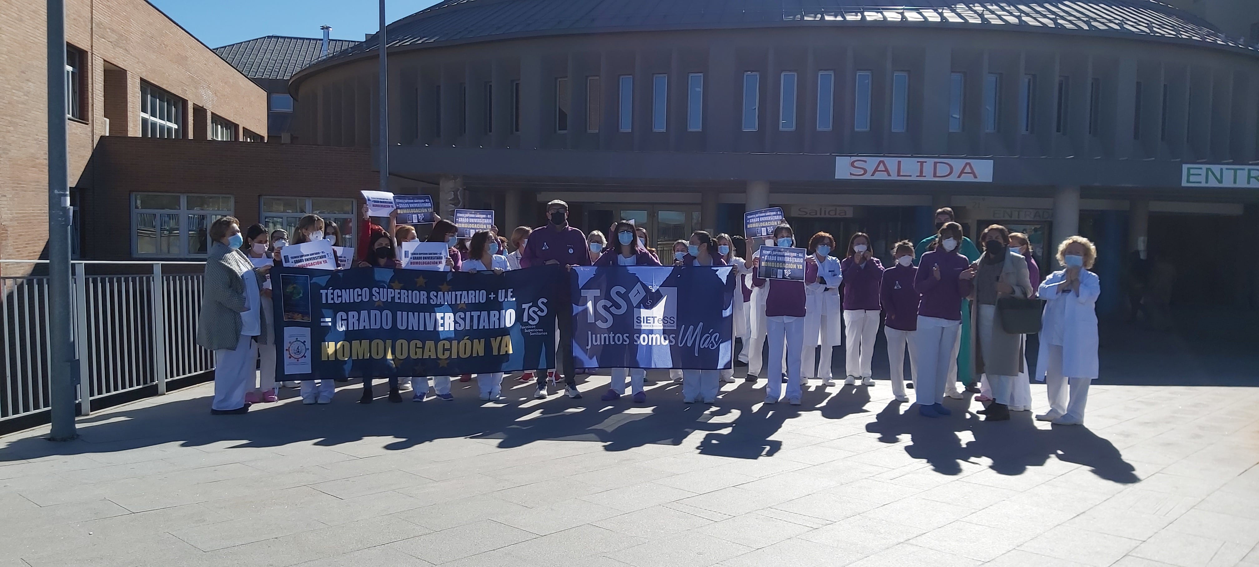 Concentración técnicos superiores sanitarios frente al Hospital General