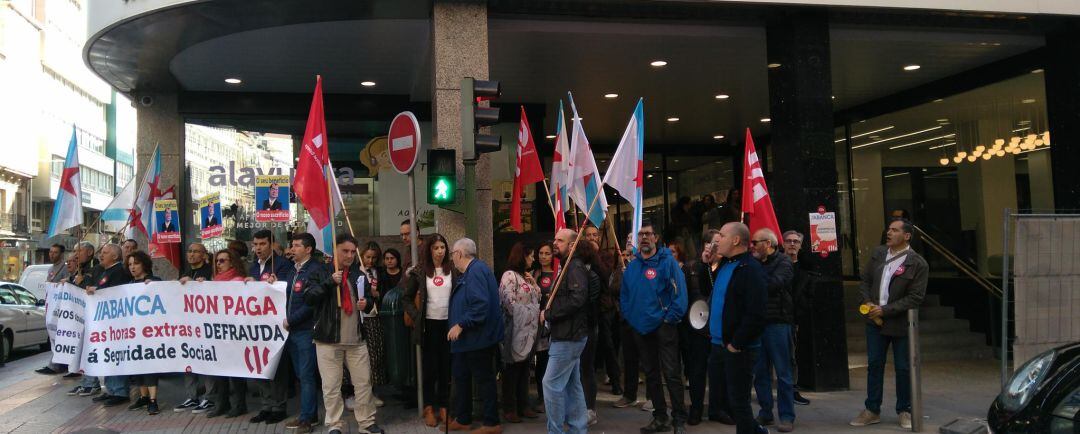 La CIG se moviliza para protestar por la situación de los trabajadores de Abanca