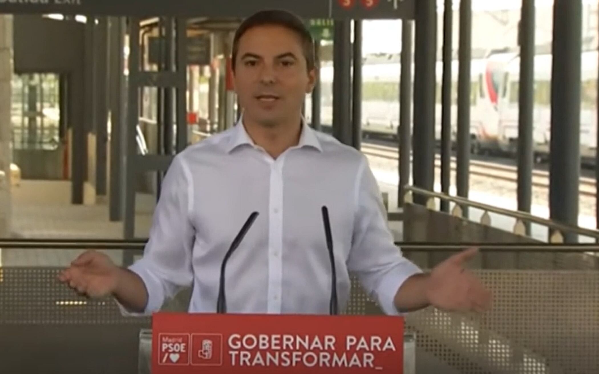 El líder de los socialistas madrileños, Juan Lobato, durante el acto en Colmenar Viejo.