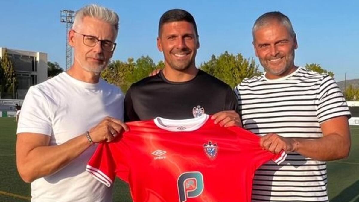 El Rayo Ibense se fija en Elda