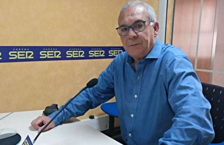 José Miguel Polo en los estudios de la Cadena SER en Almería