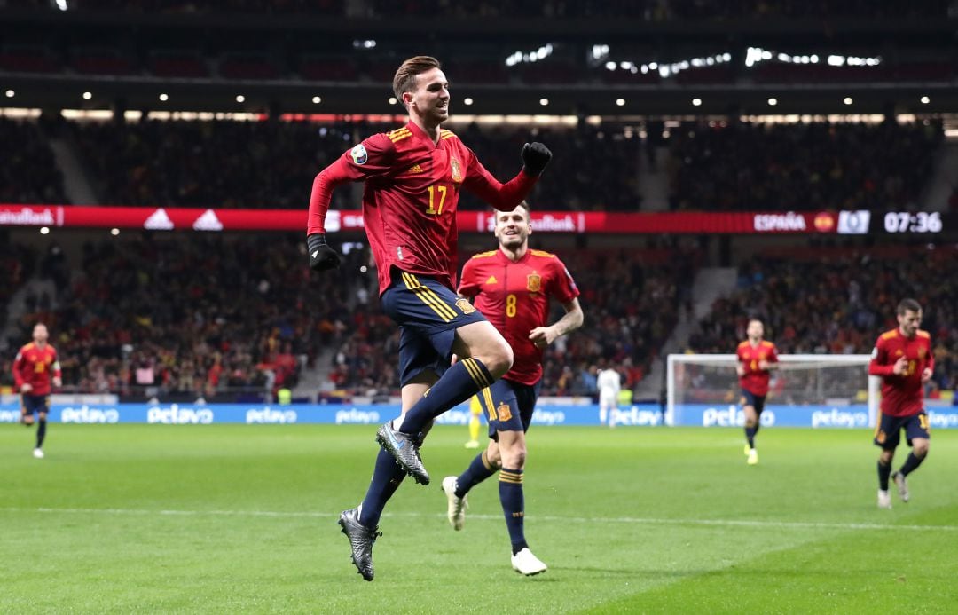 Fabián Ruiz celebra un gol con España