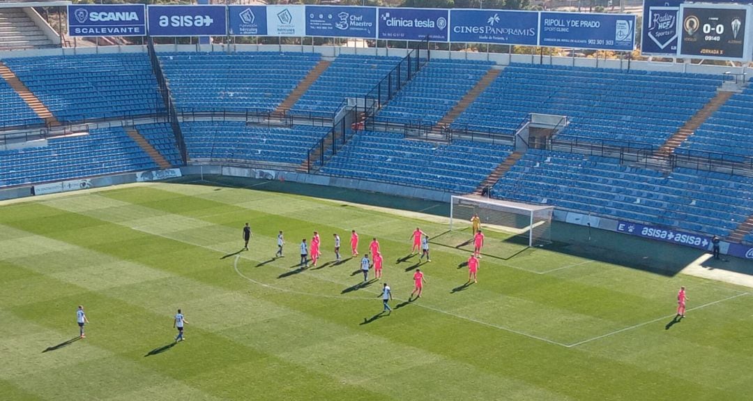 Instantes del partido entre el Hércules y el Alcoyano