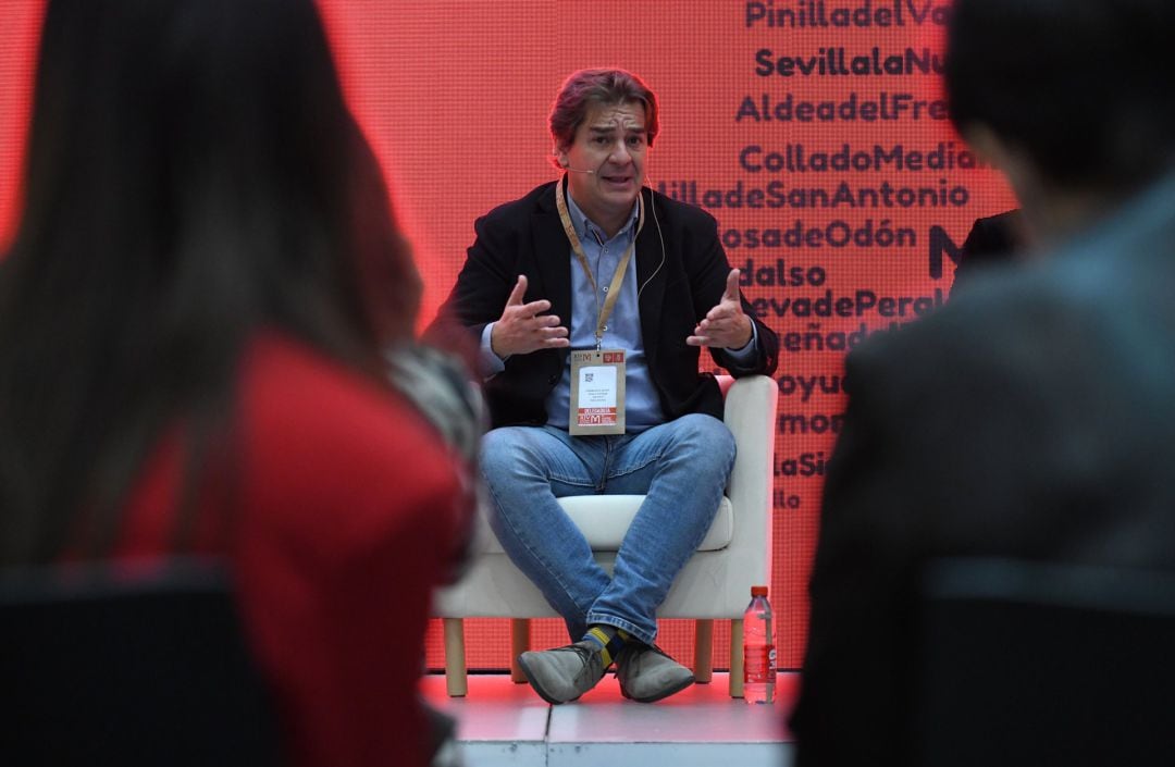 Javier Ayala durante una charla en el XIV Congreso regional del PSOE de Madrid, celebrado en IFEMA. 