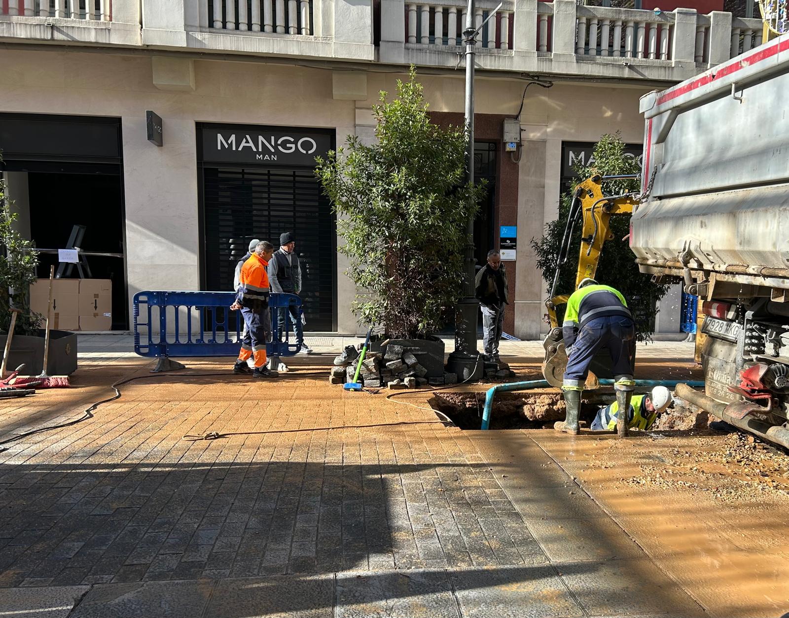 Reventón en la calle Santiago de Valladolid