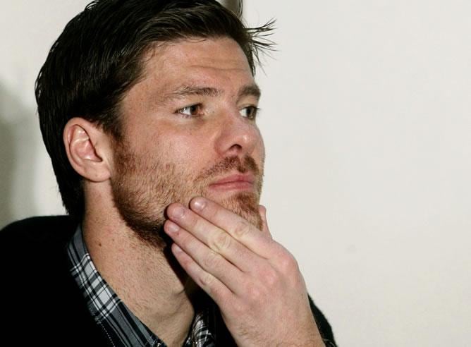 Xabi Alonso, en una rueda de prensa en 2011