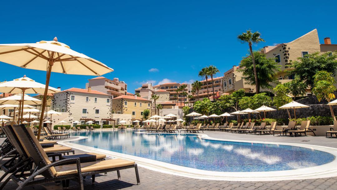 Detalle de la piscina del Hotel 4* GF Isabel de Tenerife