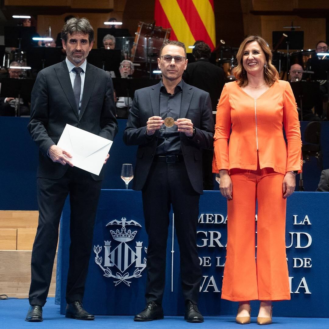 Medalla de gratitud (Foto: RRSS AJuntament de Moixent)