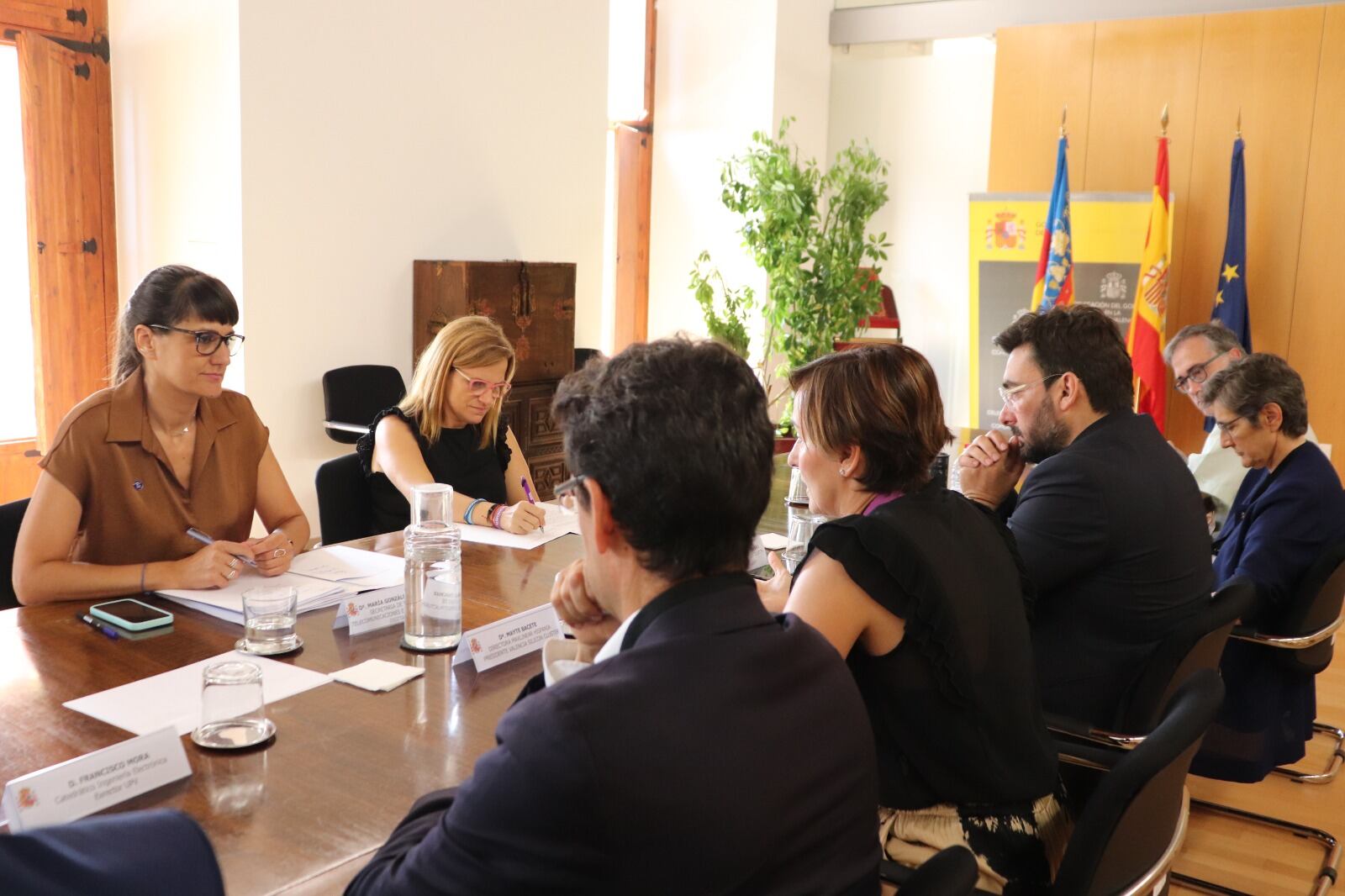 La murciana María González Veracruz en una reunión como secretaria de Estado de Telecomunicaciones e Infraestructuras Digitales. Foto archivo