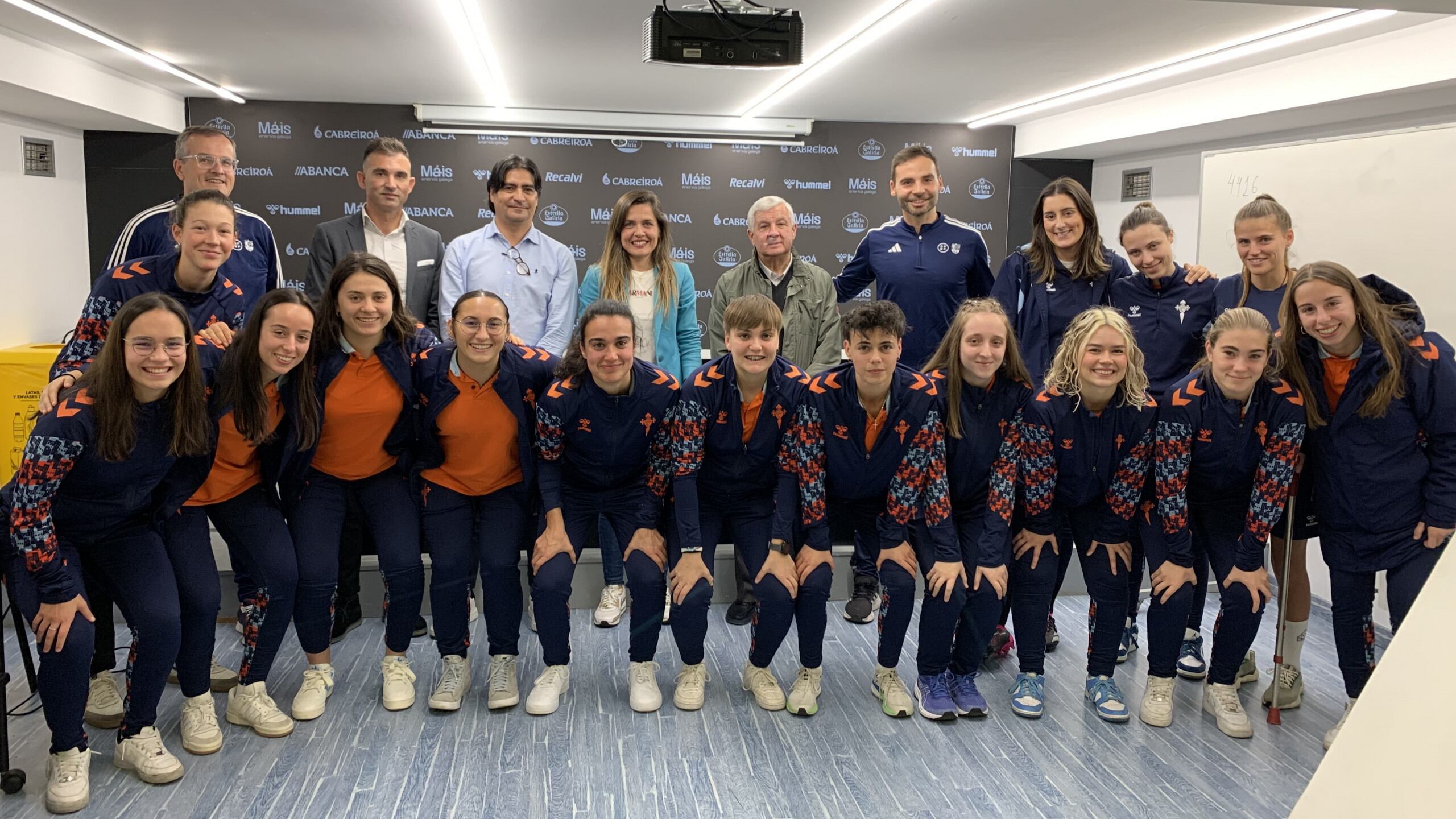 Parte de la plantilla de As Celtas que ha hecho el curso de entrenadora