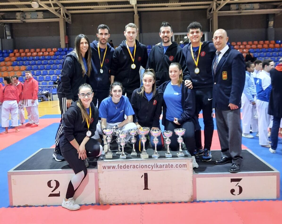 Los medallistas arandinos en el Regional de Karate