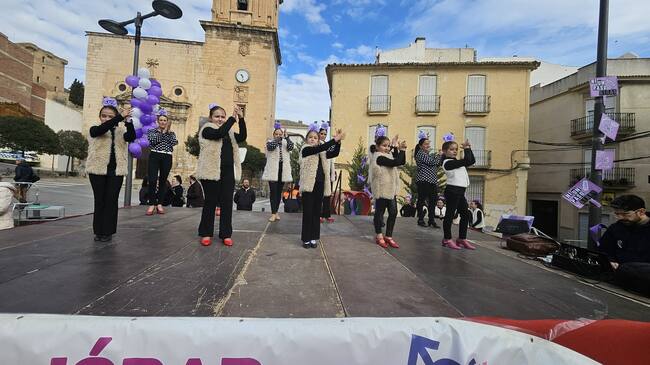 Interpretación de una de las coreografías del grupo de baile 'Échale lunares'