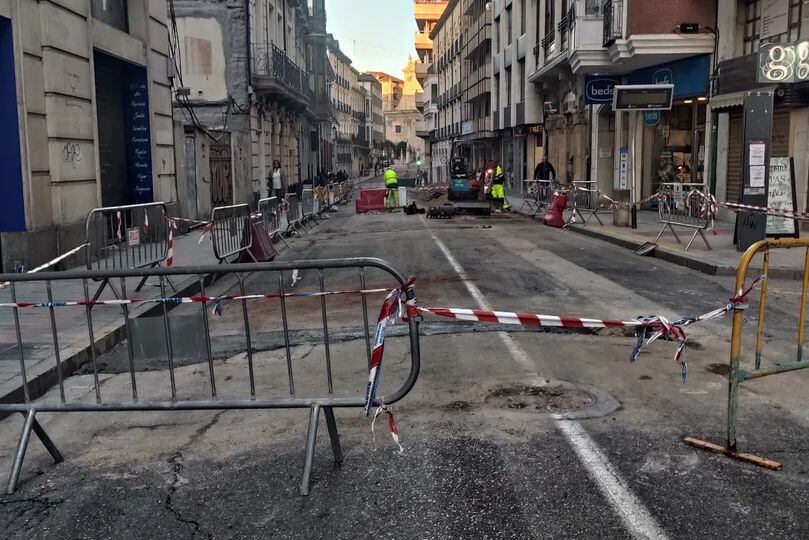 Se reabre al tráfico el carril de la calle Don Sancho en dirección a la Diputación