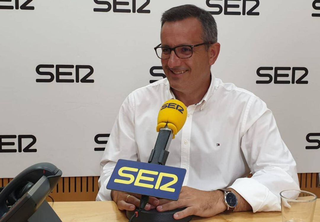 Diego Conesa, portavoz del Grupo Parlamentario Socialista, en los estudios de Radio Murcia. Foto archivo