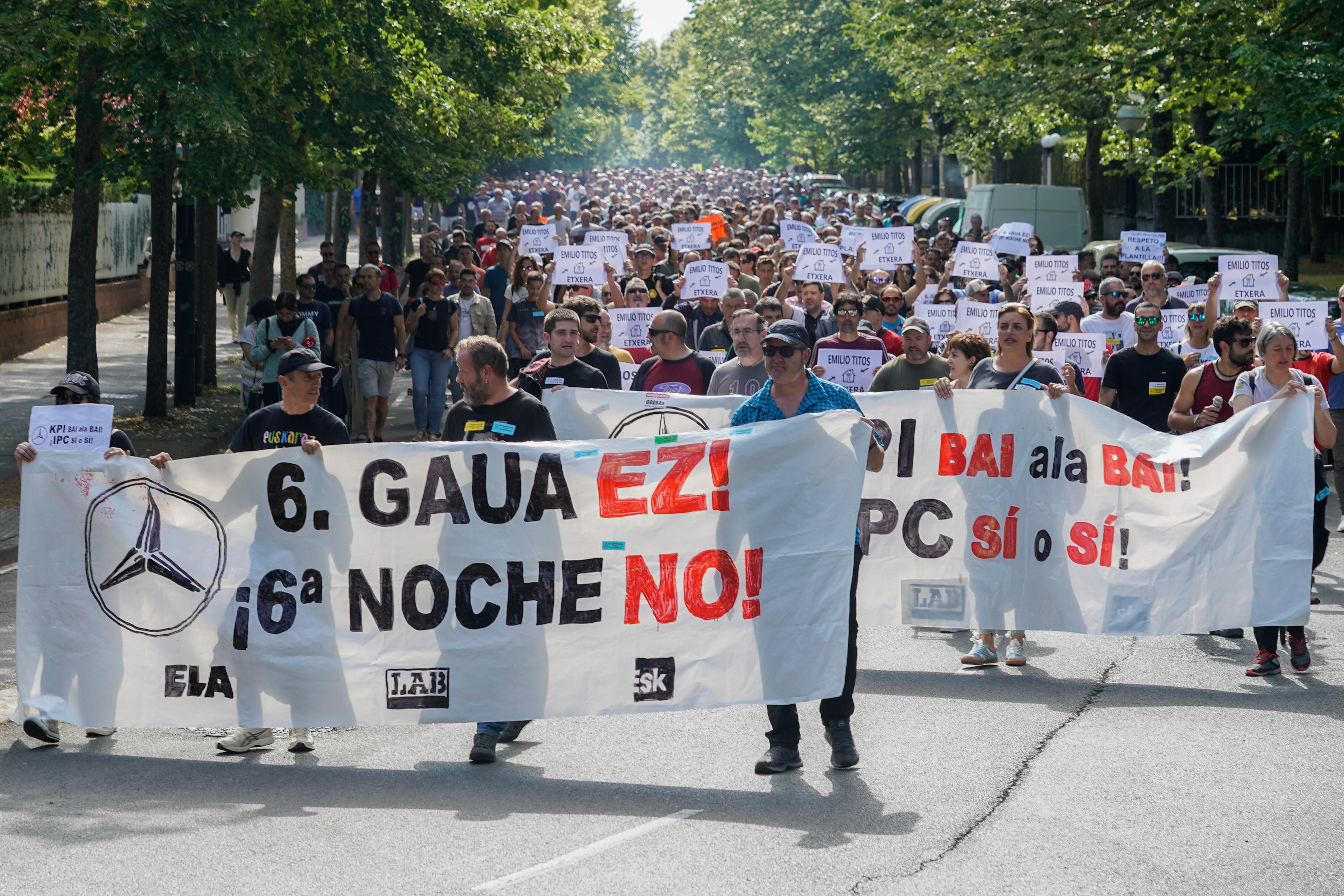 Una manifestación ha recorrido las calles de Vitoria con motivo de una nueva jornada de huelga