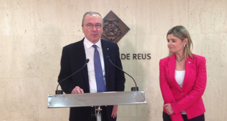 Carles Pellicer, alcalde de Reus, i Noemí Llauradó, presidenta de l'Hospital Sant Joan de Reus. 