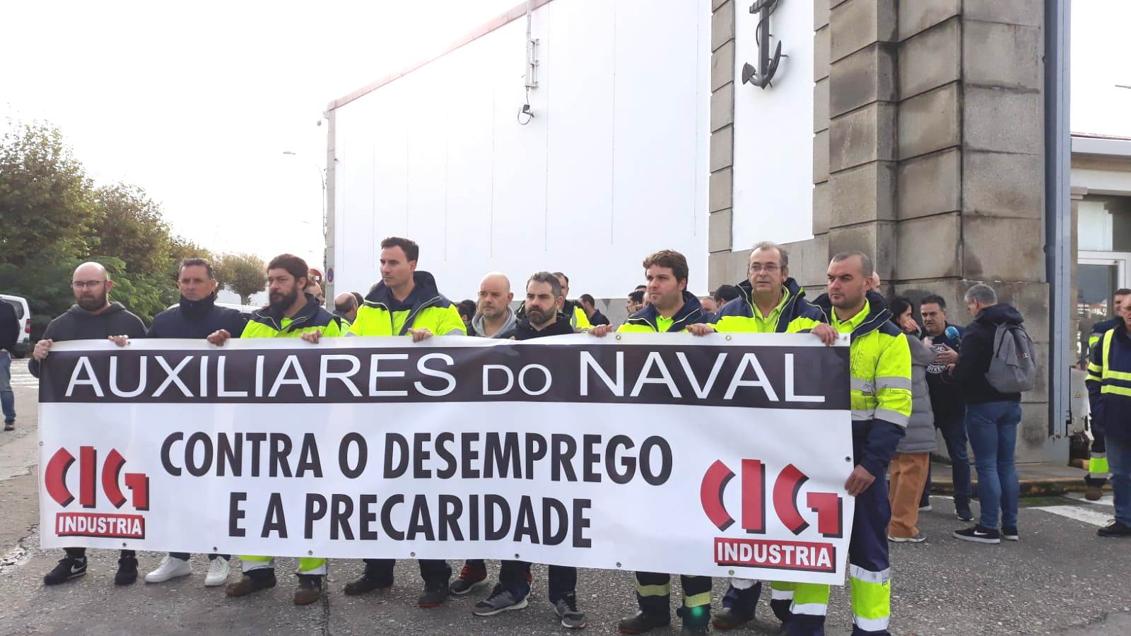 Trabajadores afectados se han concentrado este miércoles ante Navantia Ferrol