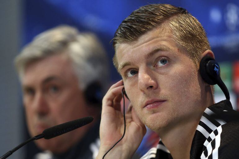 Kroos, junto a Ancelotti en la sala de prensa