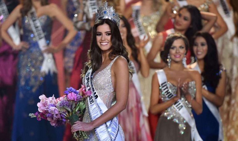 Paulina Vega después de conocer que es la nueva Miss Universo y recibir la corona