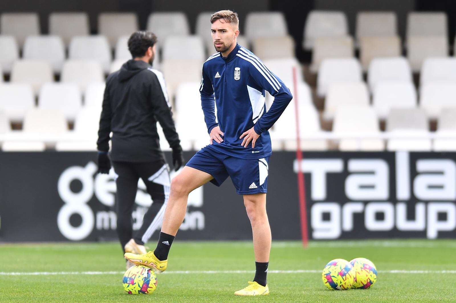 Darío Poveda entrenando en el Cartagonova