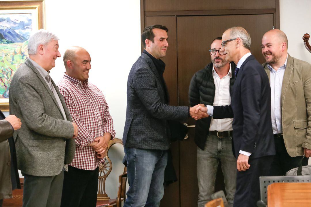 Reunió del Govern en funcions amb la CEA i la CCIS per tractar les conseqüències de tancament de la carretera amb França