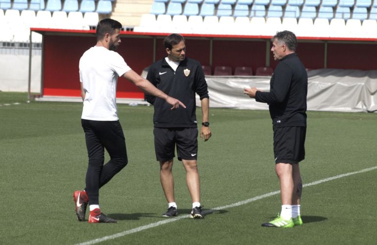 Fran Fernández con Ricardo Molina y Ángel Férez.