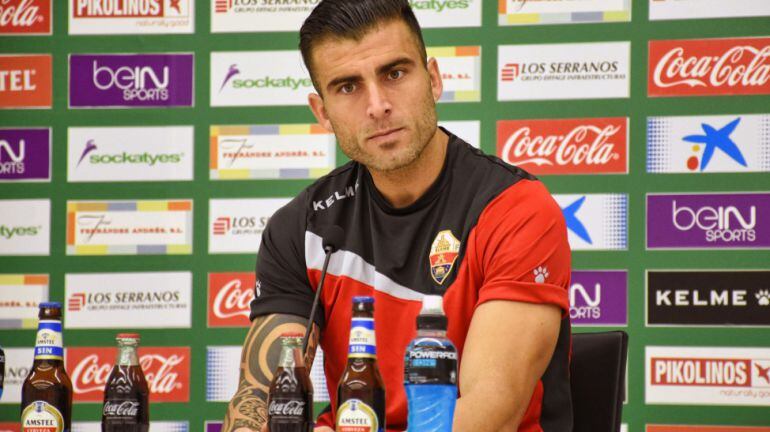 Armando en la Sala de Prensa del Elche C.F.