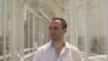 "Recuerdo con rabia cuando nos echaron a mi novio y a mi de un bar por besarnos"