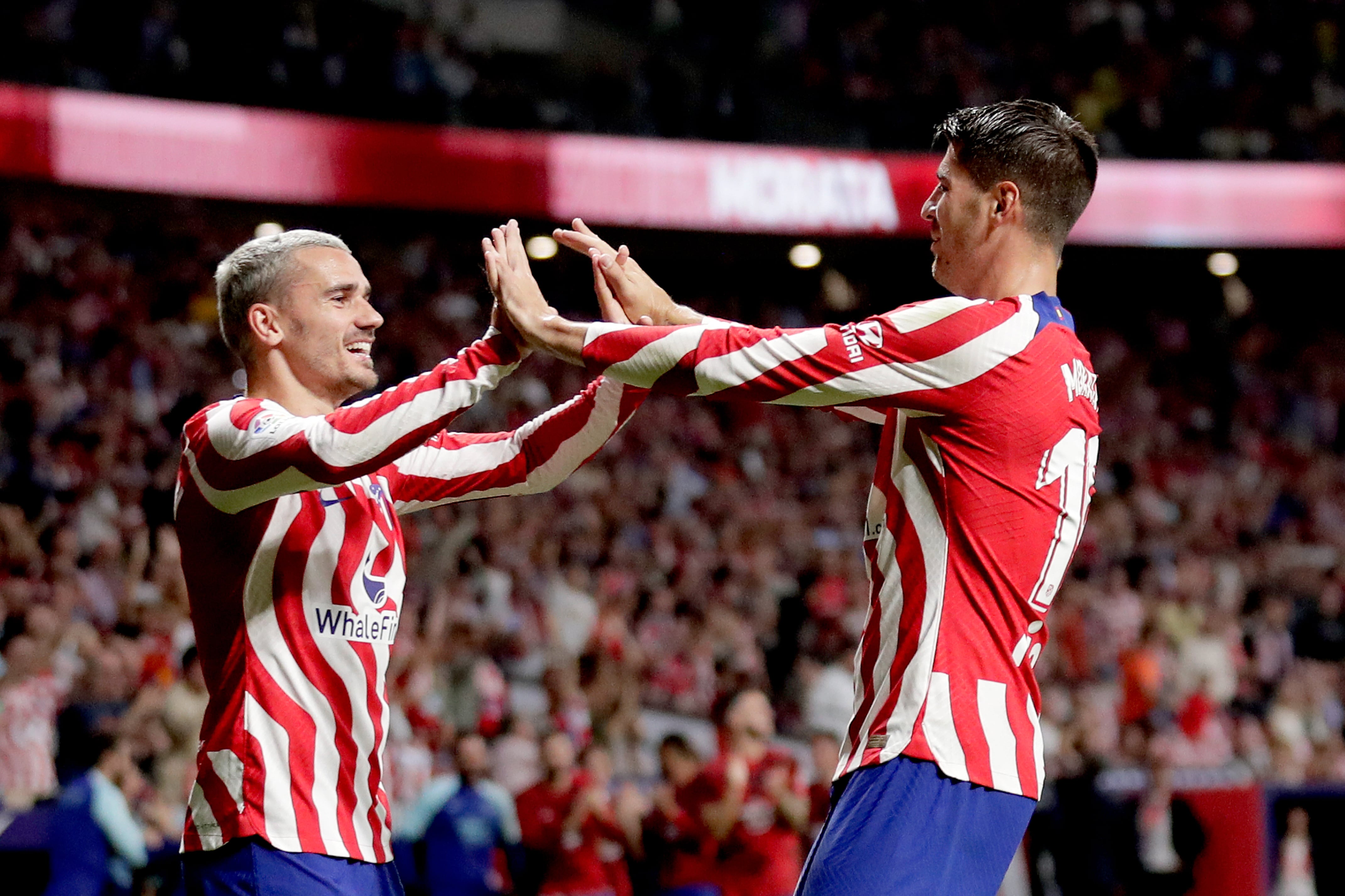 Griezmann y Morata celebran el tanto colchonero.