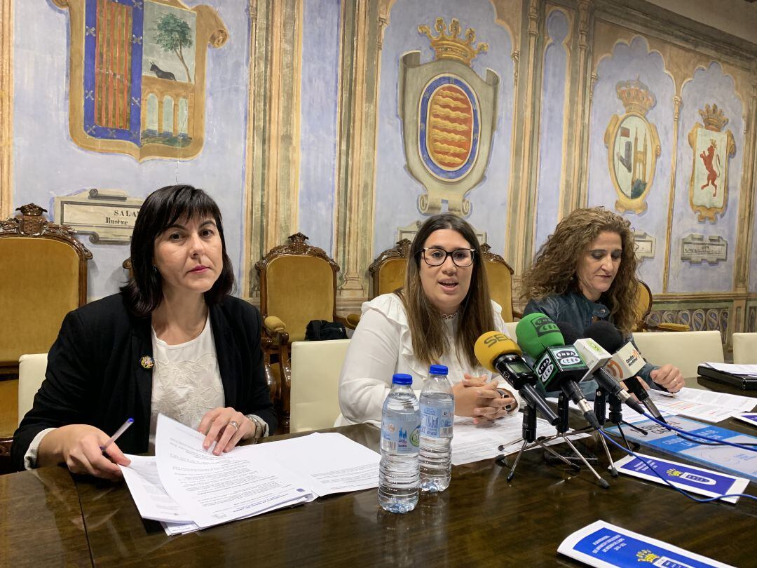 Técnicos municipales de Servicios Sociales y Nadia González, concejal, presentan el Plan de Infancia