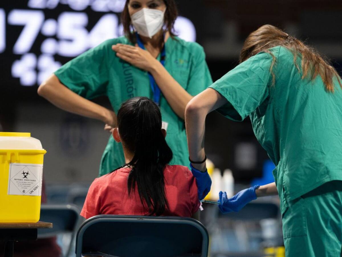 Sanidad activa un sistema de vacunación sin cita para residentes en Gran Canaria y Tenerife mayores de 18 años