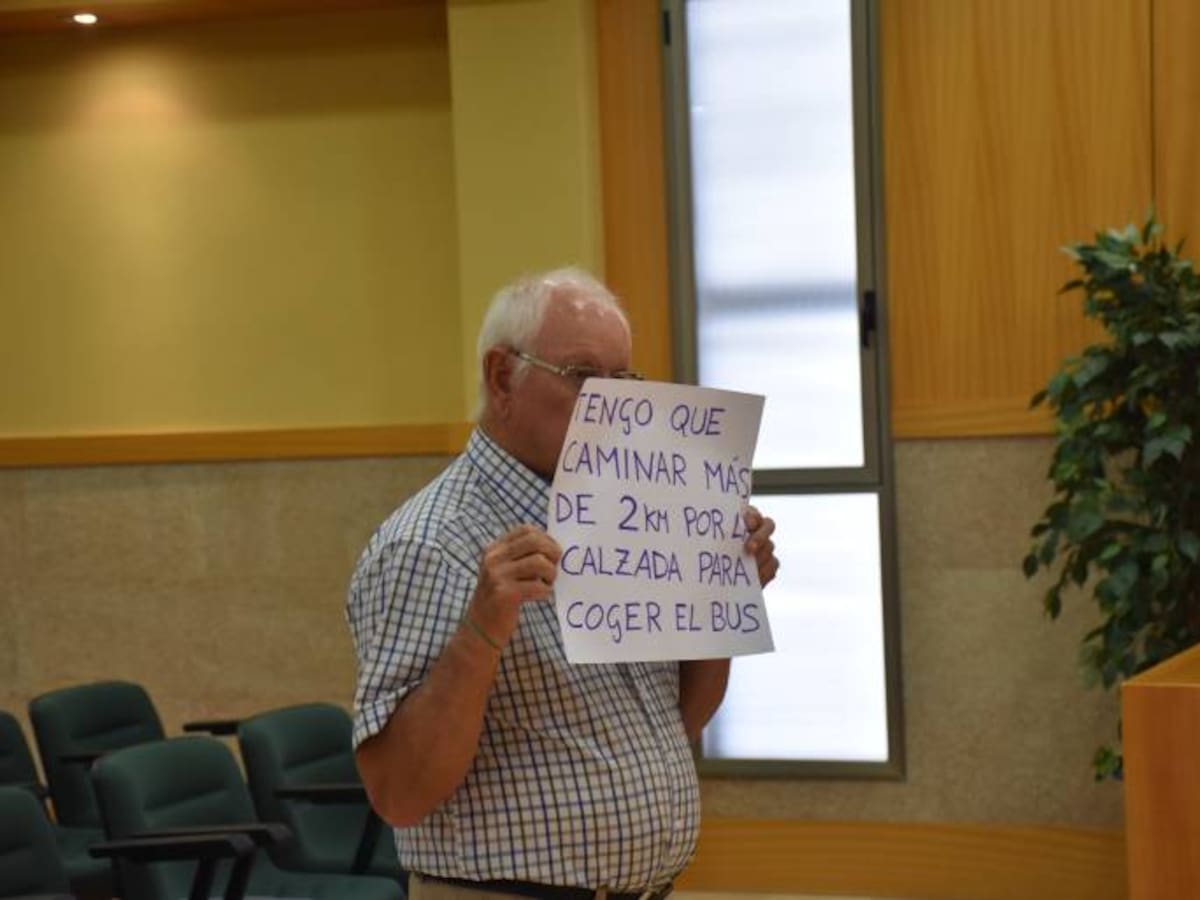 Quejas sobre la eliminación de paradas del servico de autobuses urbanos