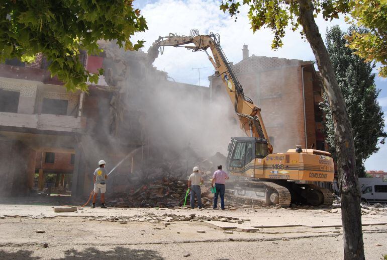 Imagen de la demolición de una de las viviendas del barrio