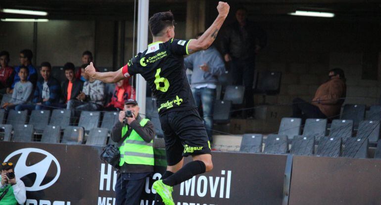 Sergio Jiménez celebra el gol de la victoria