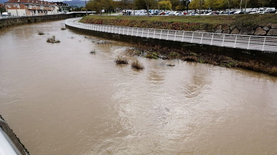 Río Piles a su paso por El Molinón 