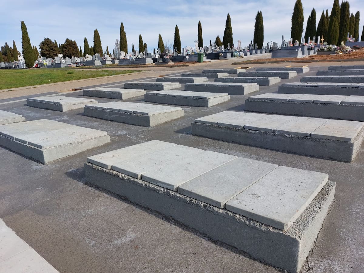 Aranda amplía su cementerio con 65 nuevas sepulturas